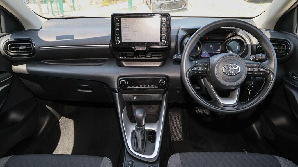 Toyota Yaris 1.5 Vvt-h Design E-cvt Euro 6 Ss DU73HXV White #6