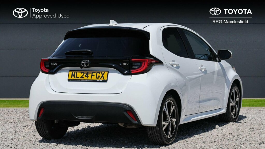 Toyota Yaris 1.5 Vvt-h Design E-cvt Euro 6 Ss ML24FGX White #2