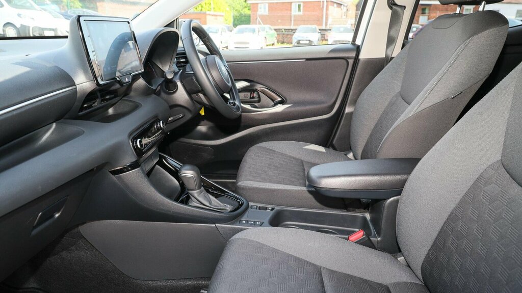 Toyota Yaris 1.5 Vvt-h Design E-cvt Euro 6 Ss ML24FGX White #5