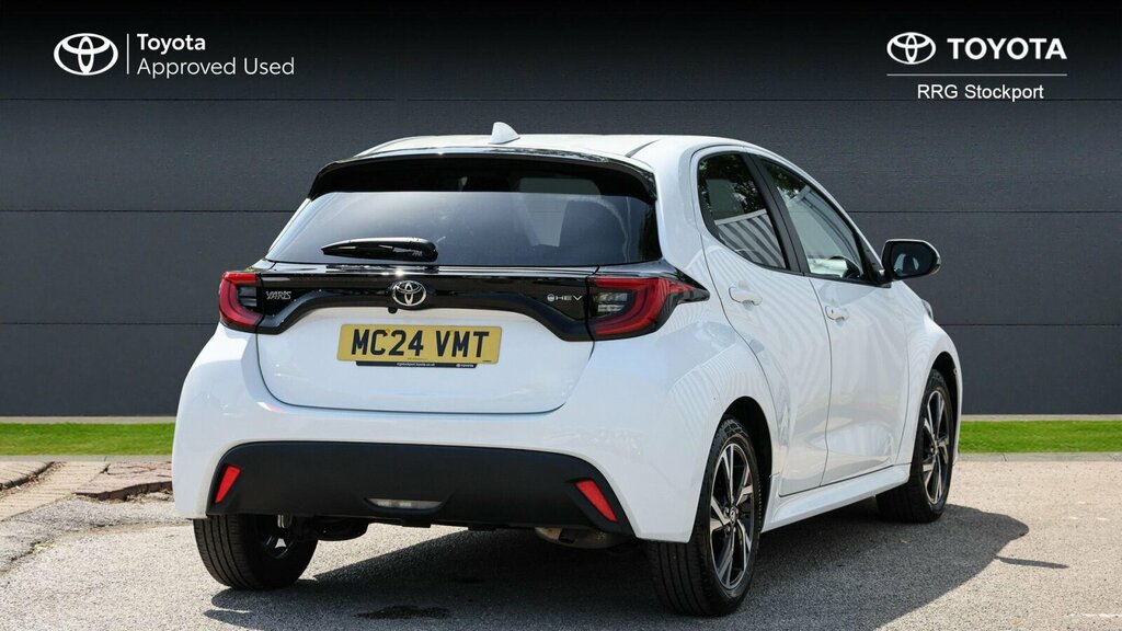 Toyota Yaris 1.5 Vvt-h Design E-cvt Euro 6 Ss MC24VMT White #2
