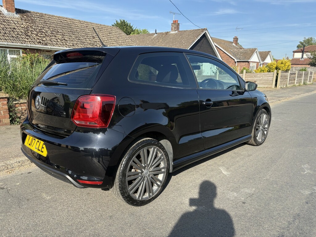 Volkswagen Polo Hatchback 1.4 Tsi Act Bluegt 2017 Black #6