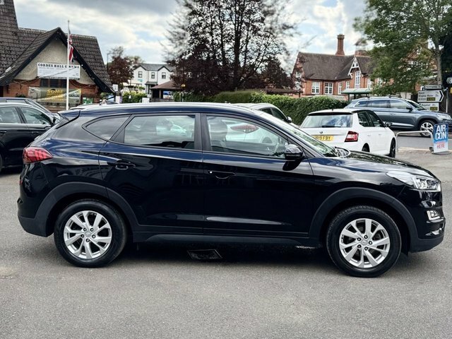 Hyundai Tucson 1.6 Crdi Se Nav Suv Euro 6 S S SH68VRY Black #6