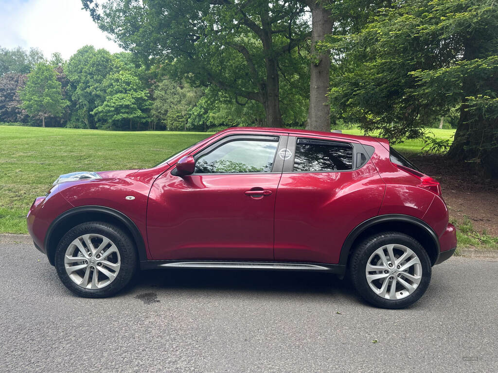 Nissan Juke 1.6 Acenta Premium Pack Red