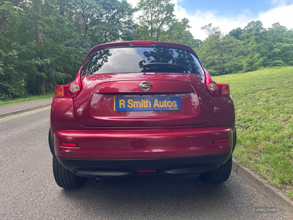 Nissan Juke 1.6 Acenta Premium Pack VE62OWX Red #4