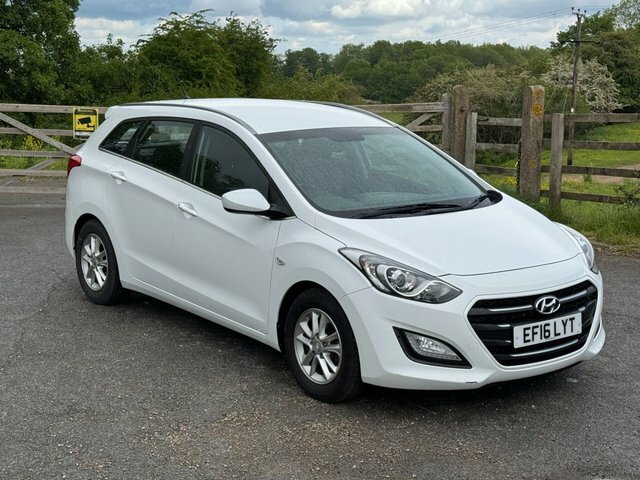 Hyundai I30 Crdi Blue Drive Se White #2