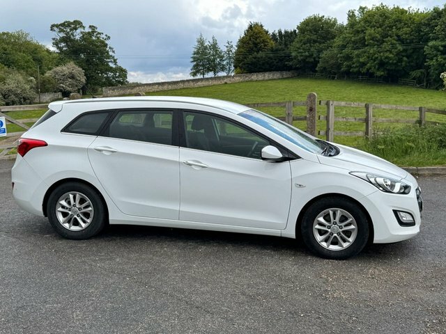 Hyundai I30 Crdi Blue Drive Se White #4
