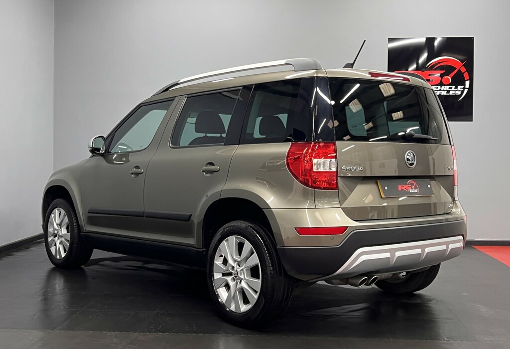 Skoda Yeti Suv 2.0 Tdi Se L Drive Outdoor Dsg 4Wd Green #2