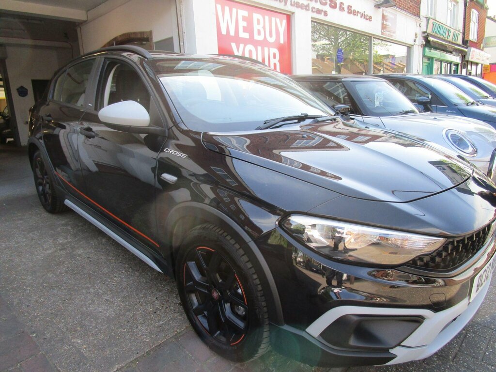 Fiat Tipo 1.5 Firefly Turbo Mhev Garmin Hatchback Black #3