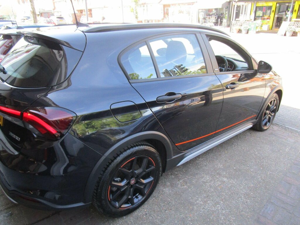 Fiat Tipo 1.5 Firefly Turbo Mhev Garmin Hatchback Black #5