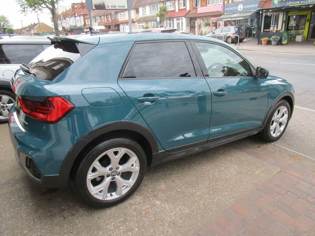 Audi A1 1.0 Tfsi 30 Citycarver S Tronic Euro 6 Ss AK69CZL Green #4