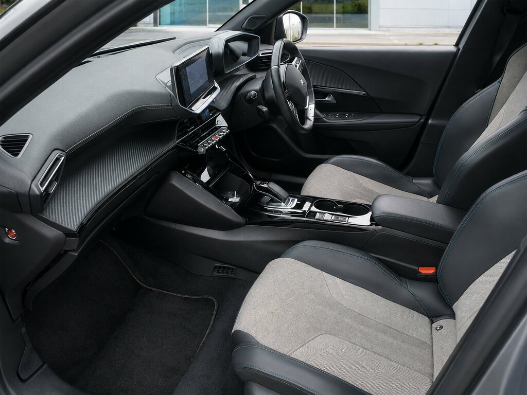 Peugeot e-2008 50Kwh Gt Suv 136 Ps Grey