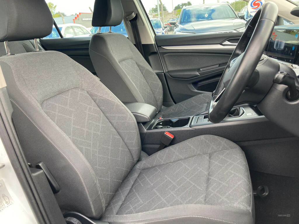 Volkswagen Golf 1.5 Tsi Life YL73LTK White #5