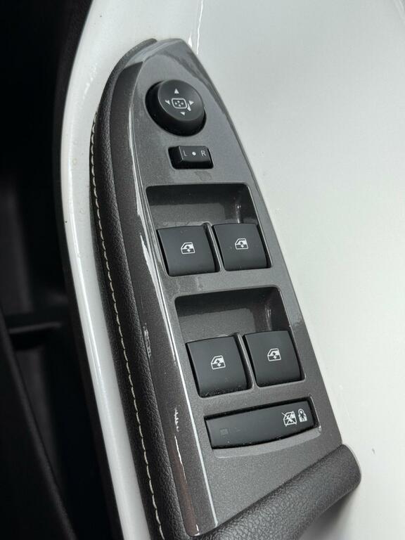 Vauxhall Ampera Hatchback Silver #37