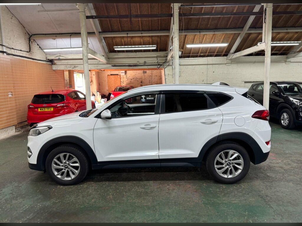 Hyundai Tucson 1.7 Crdi Blue Drive Se Euro 6 Ss BM57UFO White #5
