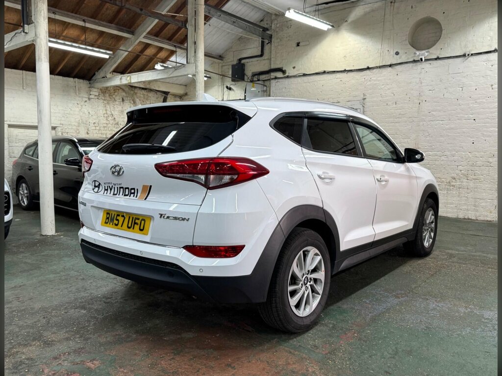 Hyundai Tucson 1.7 Crdi Blue Drive Se Euro 6 Ss BM57UFO White #6