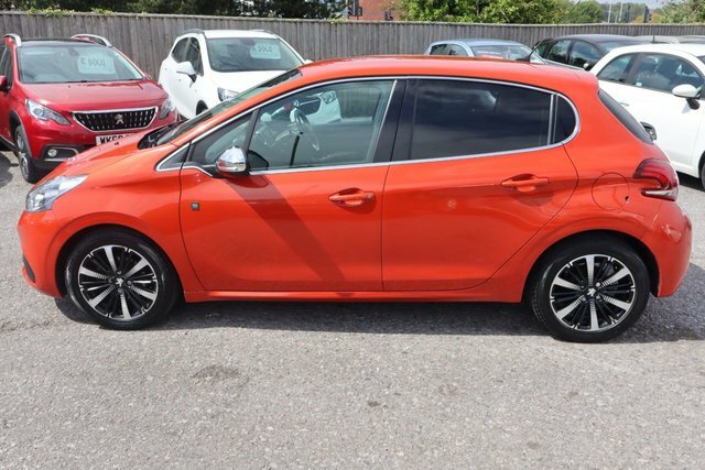 Peugeot 208 1.2 Puretech Tech Edition Hatchback Man CK68PKN Orange #5