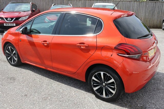 Peugeot 208 1.2 Puretech Tech Edition Hatchback Man CK68PKN Orange #6