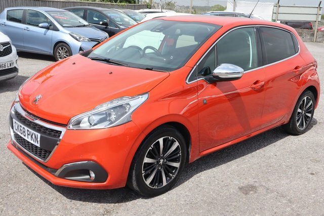 Peugeot 208 1.2 Puretech Tech Edition Hatchback Man CK68PKN Orange #4