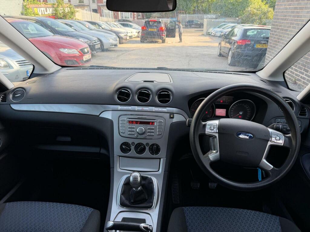 Ford Galaxy Ghia 1.8 Silver #24