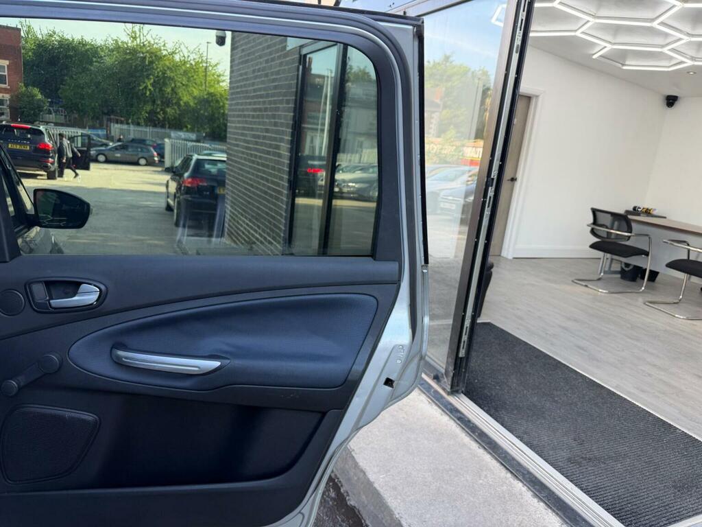 Ford Galaxy Ghia 1.8 Silver #19