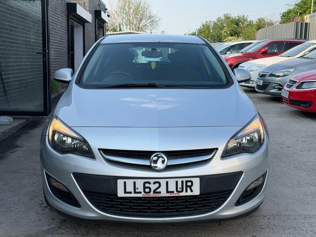 Vauxhall Astra 1.4 16V Exclusiv Euro 5 LL62LUR Silver #2