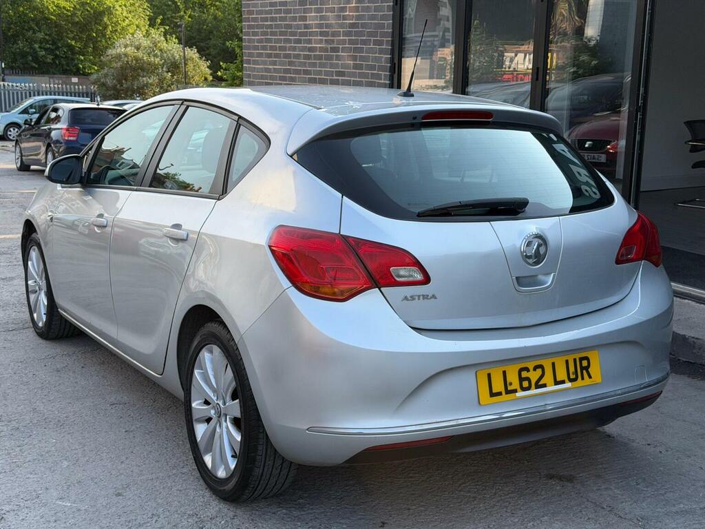 Vauxhall Astra 1.4 16V Exclusiv Euro 5 LL62LUR Silver #6