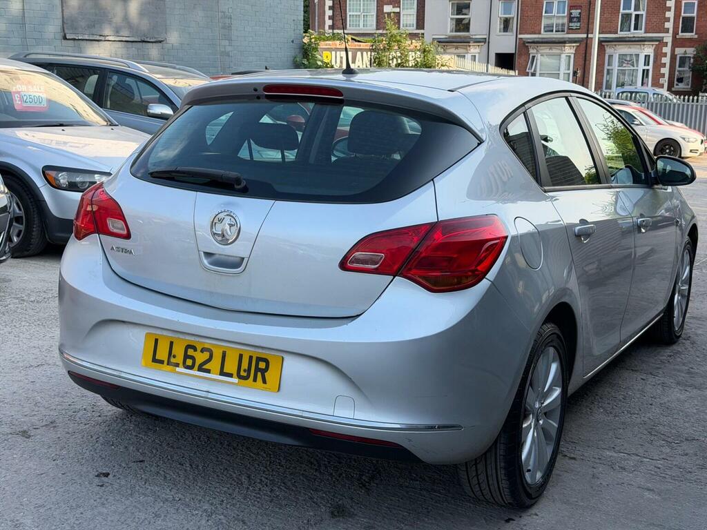 Vauxhall Astra 1.4 16V Exclusiv Euro 5 LL62LUR Silver #4