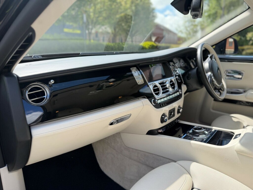 Rolls-Royce Ghost Ghost V12 Swb Green #41