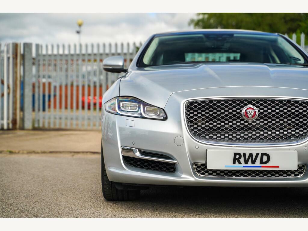 Jaguar XJ 3.0D V6 Portfolio Euro 6 S S Silver #5