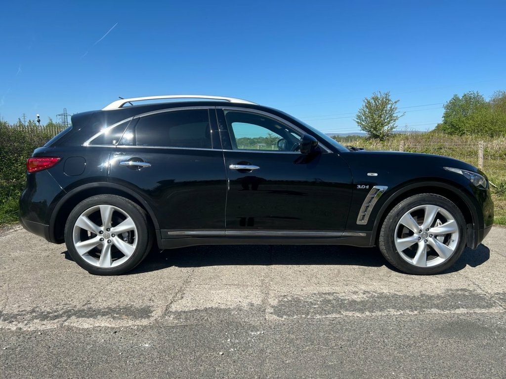 Infiniti QX70 3L S Premium Black #2