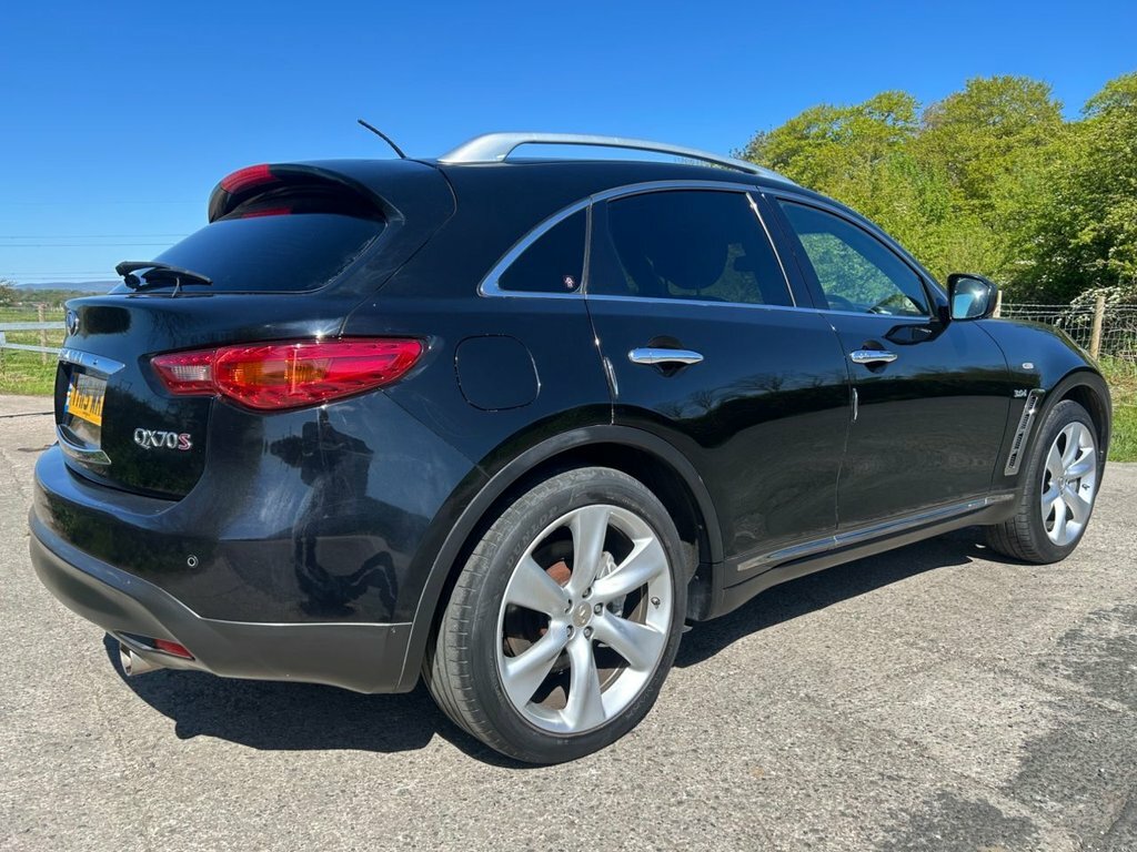 Infiniti QX70 3L S Premium Black #3