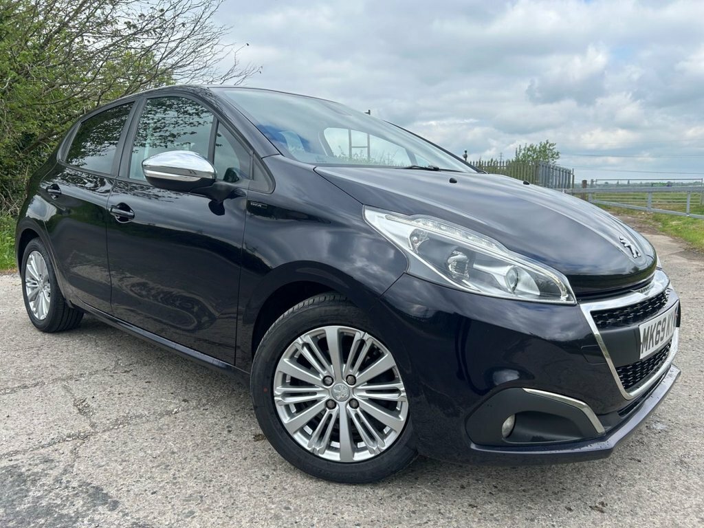 Peugeot 208 1.2L Signature Blue