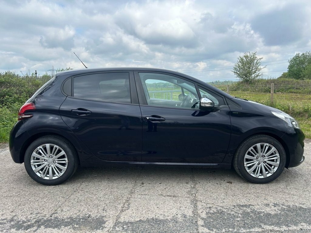 Peugeot 208 1.2L Signature MK69KYT Blue #2