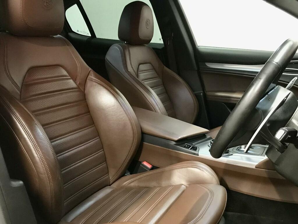 Alfa Romeo Stelvio 2.2 D 210 Milano SJ19KMS White #6