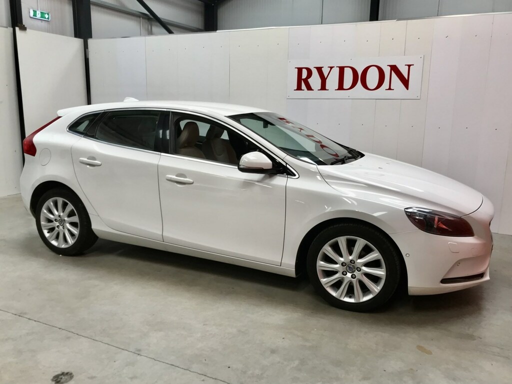 Volvo V40 D2 Se Lux White