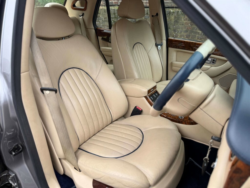 Bentley Arnage Red Label Silver #4