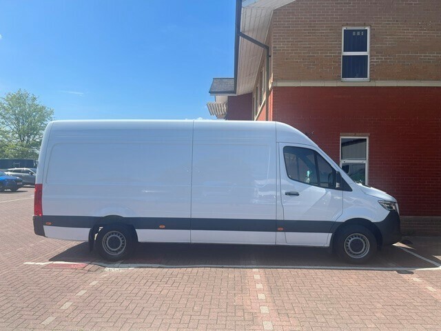 Mercedes-Benz Sprinter 315 Cdi Select WM24NLJ White #2