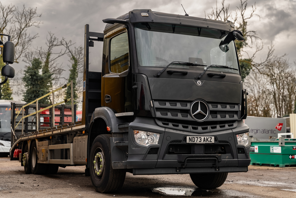 Mercedes-Benz 2532L 6X2 Beavertail ND73AKZ Black