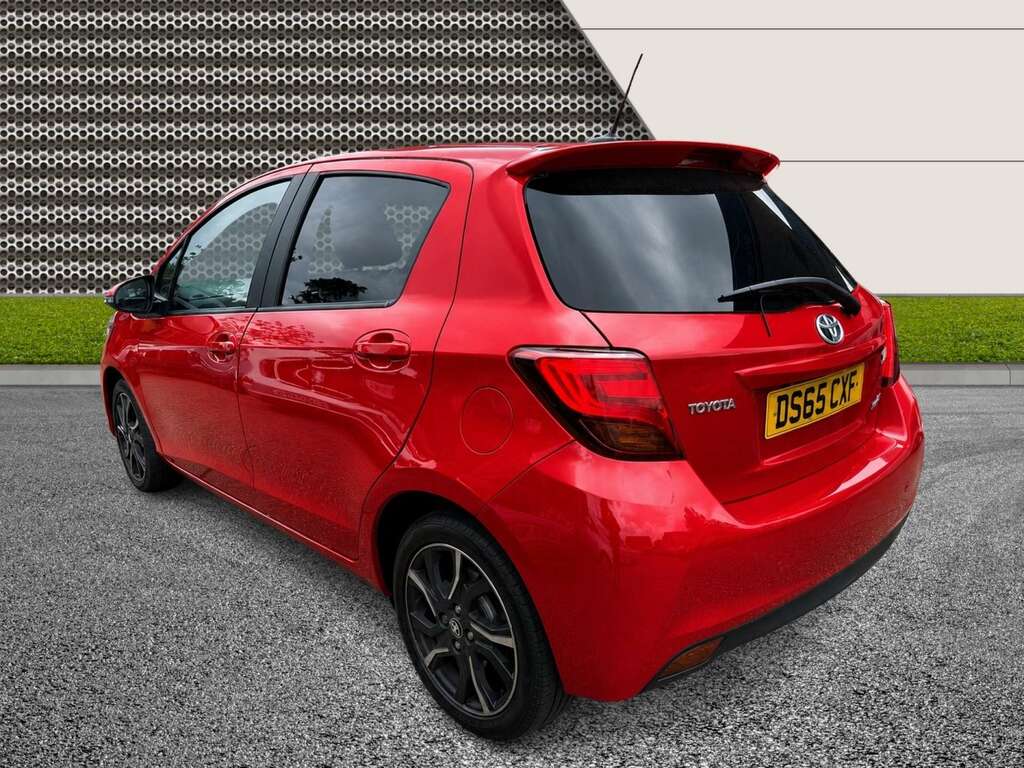 Toyota Yaris 1.5 Yaris Design Hybrid Vvt-i Cvt DS65CXF Red #5