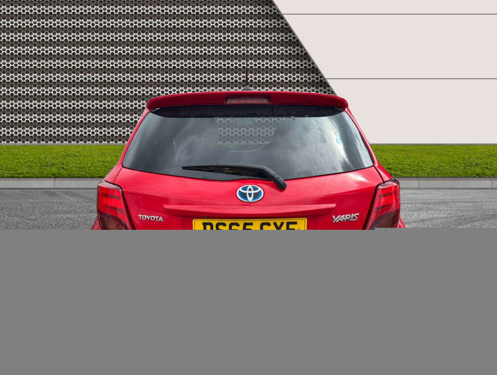 Toyota Yaris 1.5 Yaris Design Hybrid Vvt-i Cvt DS65CXF Red #4
