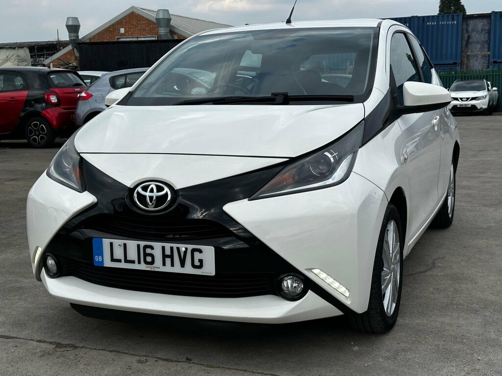 Toyota Aygo 1.0 Vvt-i X-pression Euro 6 LL16HVG White #2