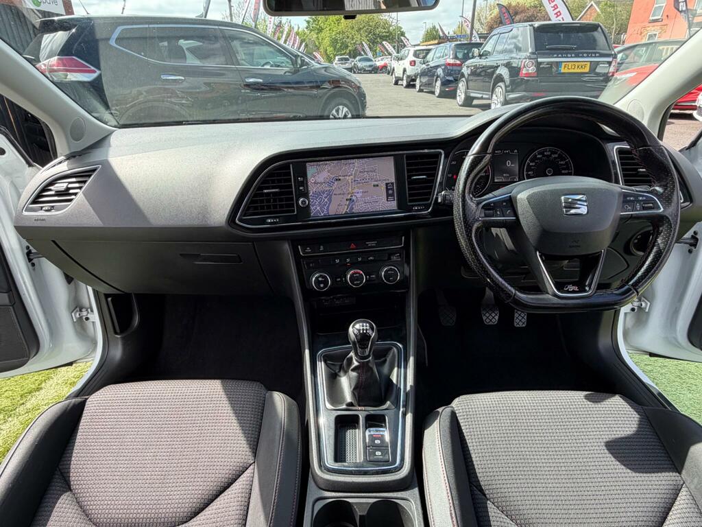 Seat Leon 2.0 Tdi Fr Technology Hatchback NA17HLK White #3