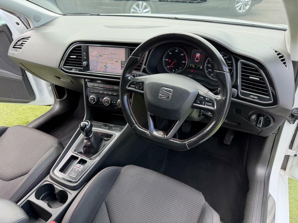 Seat Leon 2.0 Tdi Fr Technology Hatchback NA17HLK White #2