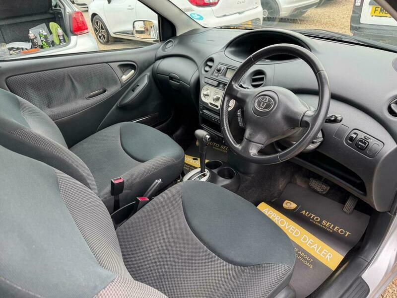 Toyota Yaris 1.3 T Spirit Vvt-i 85 Bhp Blue #18