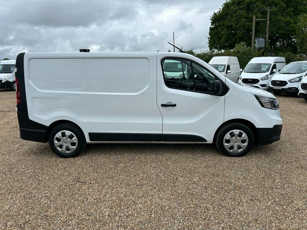 Renault Trafic 2L Business HN23NDV White #6