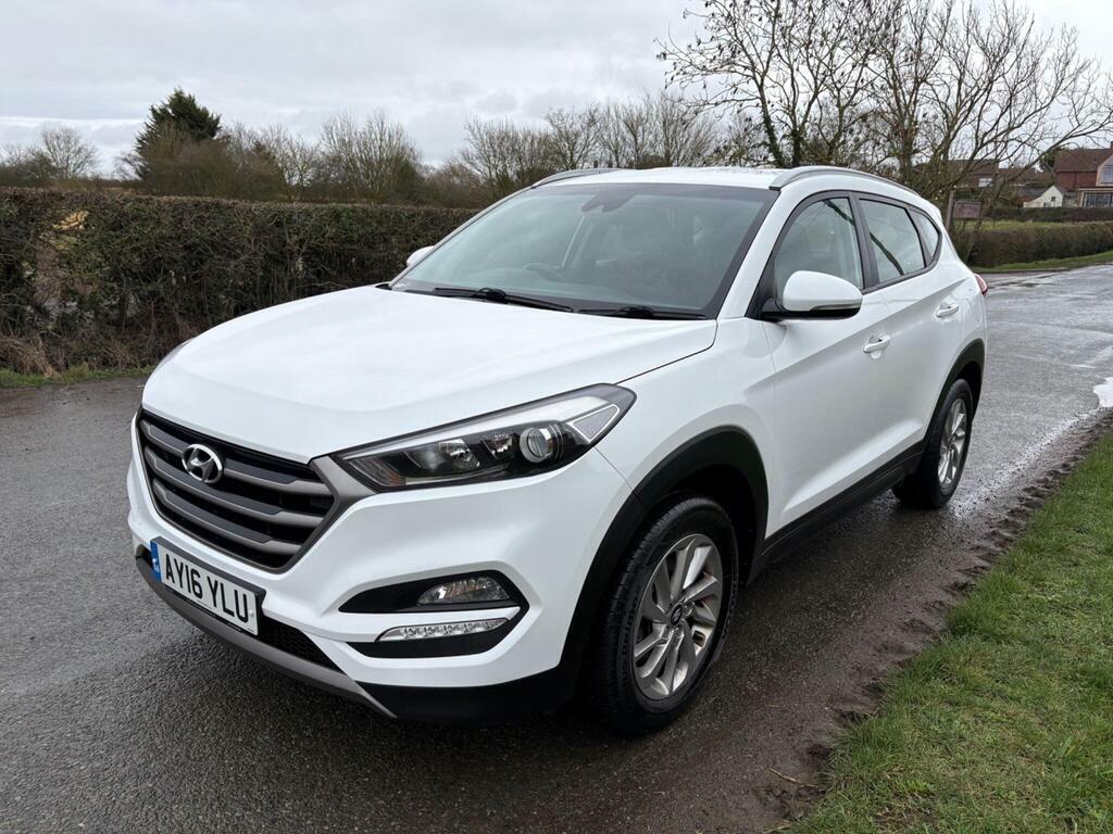 Hyundai Tucson 1.7 Crdi Blue Drive Se Nav Euro 6 S S AY16YLU White #3