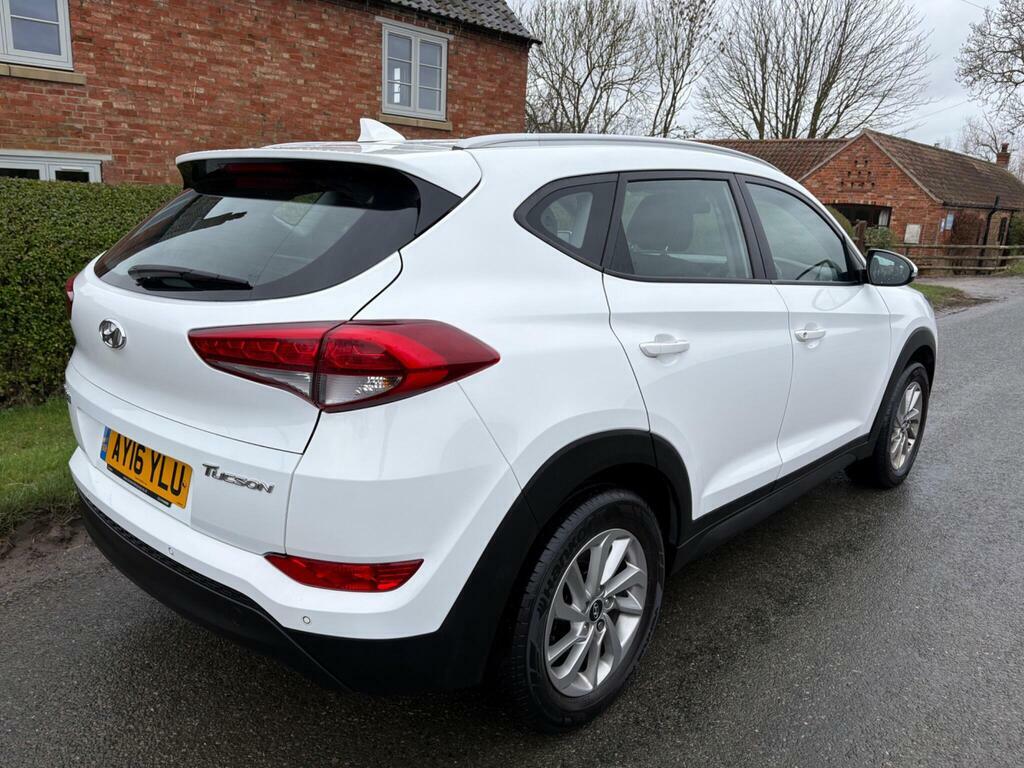 Hyundai Tucson 1.7 Crdi Blue Drive Se Nav Euro 6 S S AY16YLU White #6