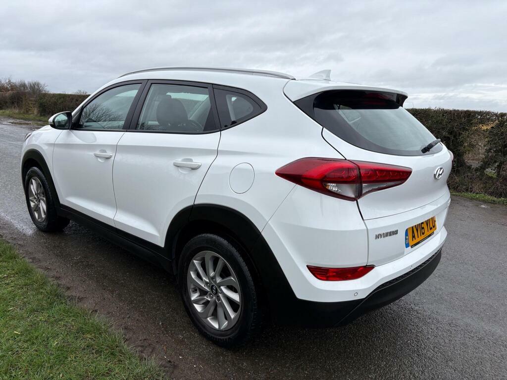 Hyundai Tucson 1.7 Crdi Blue Drive Se Nav Euro 6 S S AY16YLU White #4