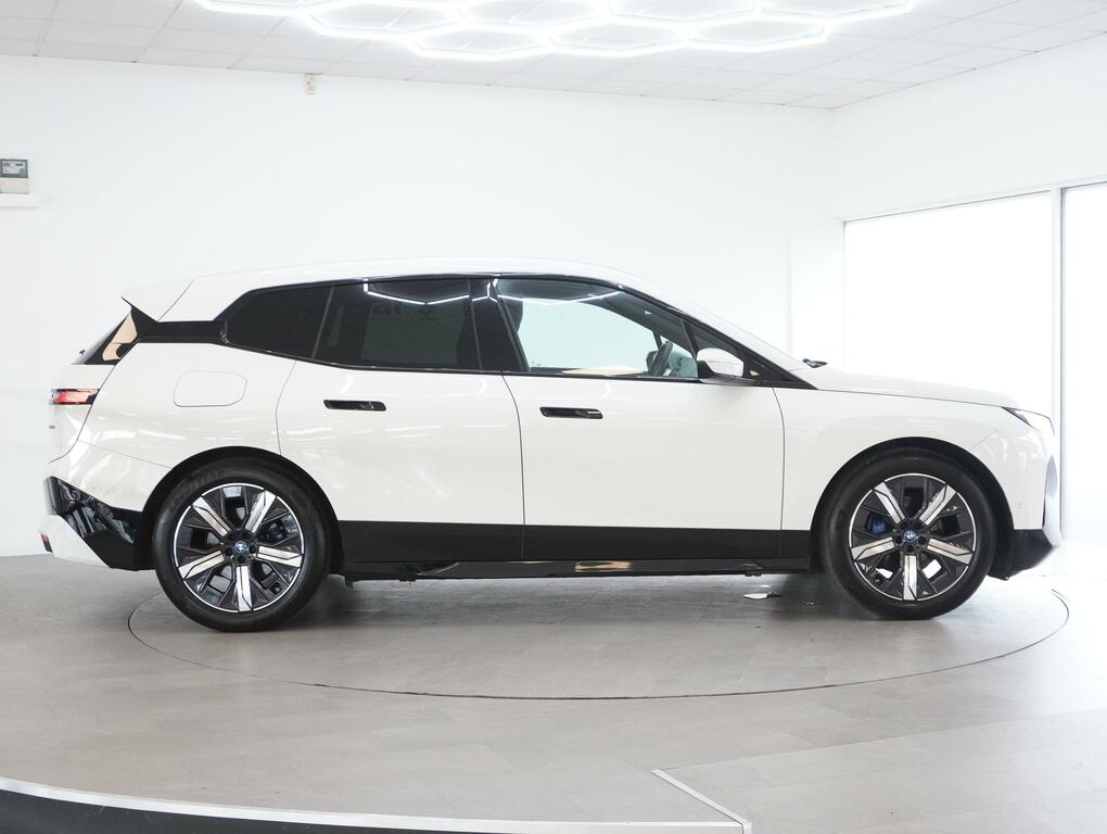 BMW iX 40 76.6Kwh M Sport Edition Suv X White #4