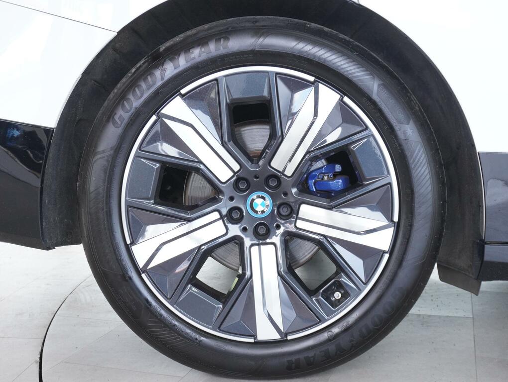 BMW iX 40 76.6Kwh M Sport Edition Suv X White #2